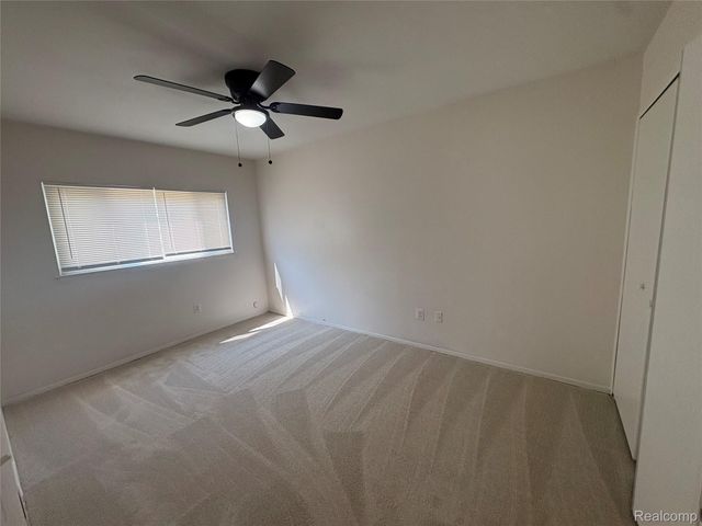 1026 E Evelyn Avenue, Hazel Park, MI 48030