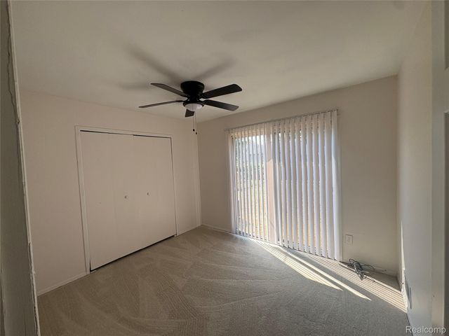 1026 E Evelyn Avenue, Hazel Park, MI 48030