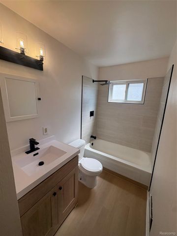 1026 E Evelyn Avenue, Hazel Park, MI 48030