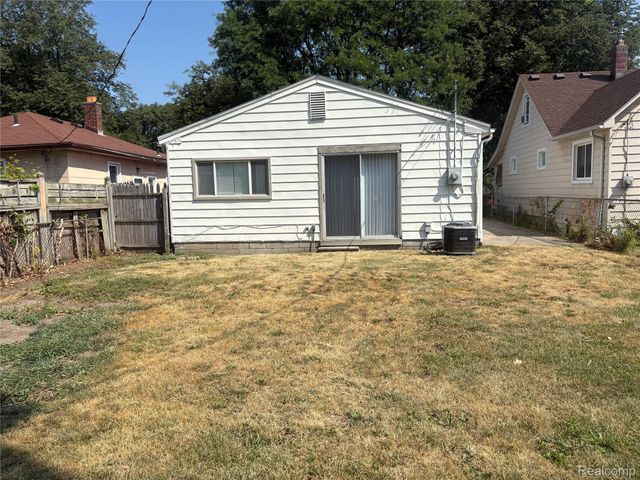 1026 E Evelyn Avenue, Hazel Park, MI 48030