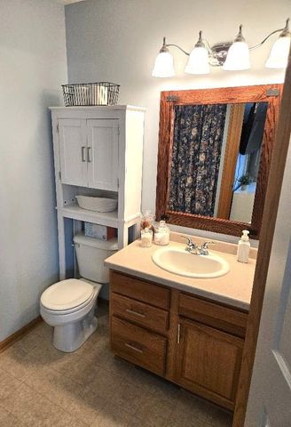 237 Royal Ridge Drive, Oconomowoc, WI 53066