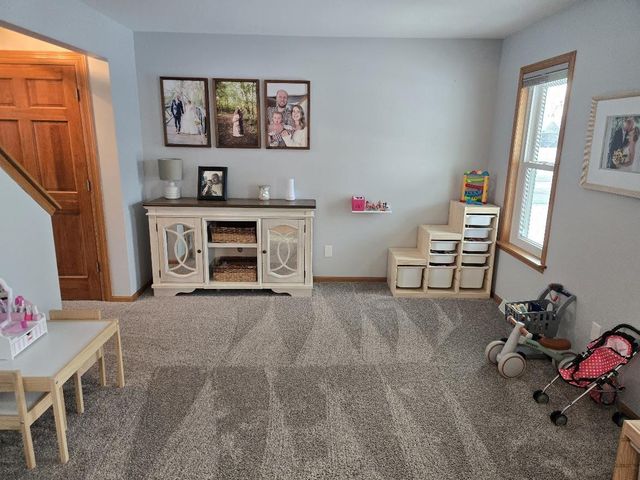 237 Royal Ridge Drive, Oconomowoc, WI 53066