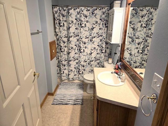 237 Royal Ridge Drive, Oconomowoc, WI 53066