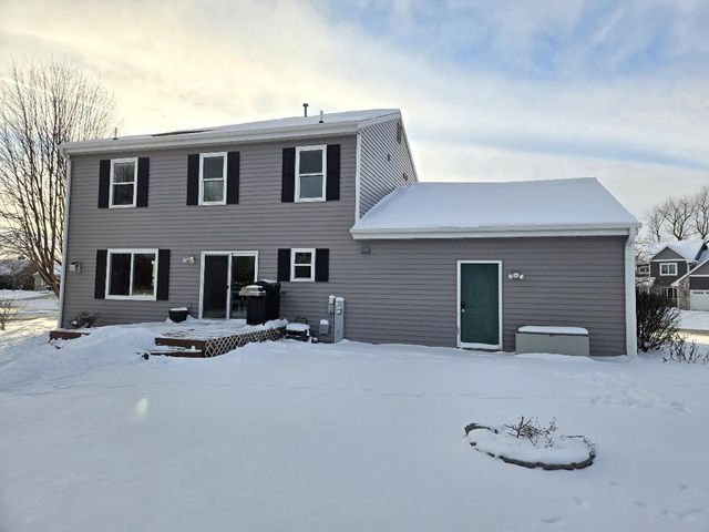 237 Royal Ridge Drive, Oconomowoc, WI 53066