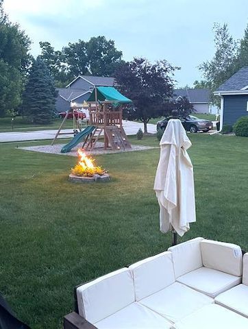 237 Royal Ridge Drive, Oconomowoc, WI 53066