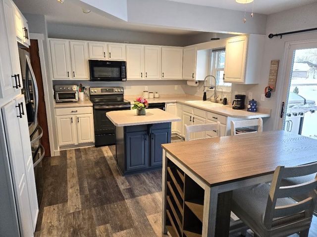 237 Royal Ridge Drive, Oconomowoc, WI 53066