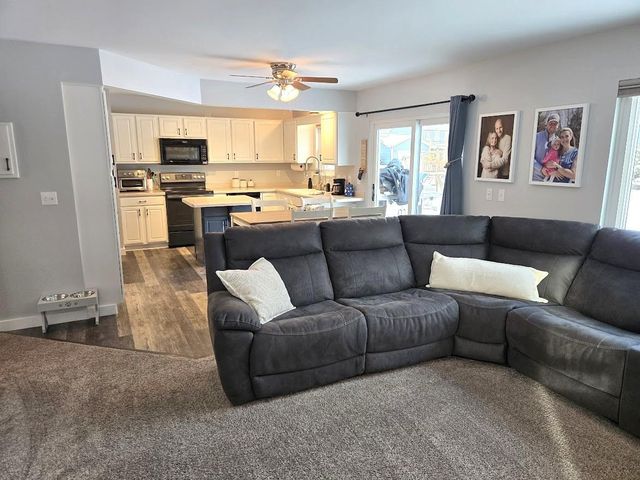 237 Royal Ridge Drive, Oconomowoc, WI 53066