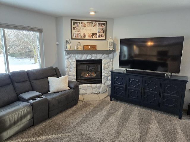 237 Royal Ridge Drive, Oconomowoc, WI 53066