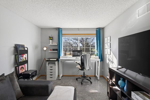 8530 Grove Circle, Shakopee, MN 55379