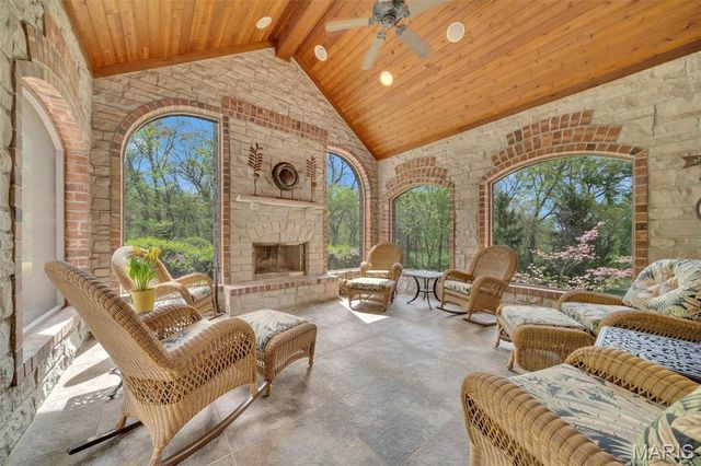 990 Stonecastle Drive, O'fallon, MO 63366