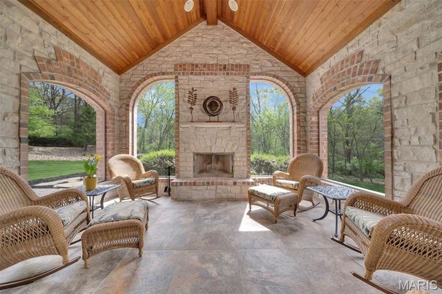 990 Stonecastle Drive, O'fallon, MO 63366