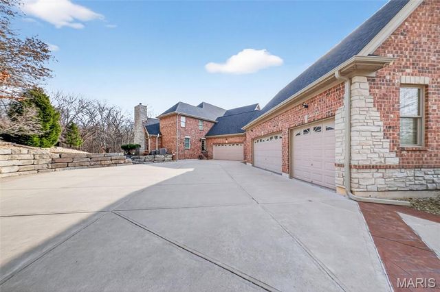 990 Stonecastle Drive, O'fallon, MO 63366