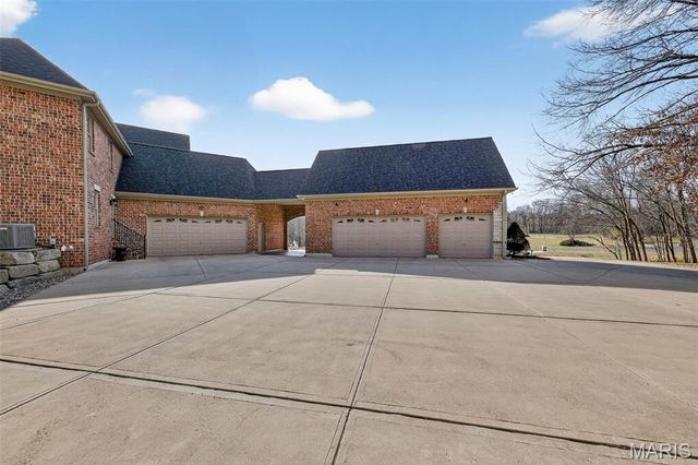 990 Stonecastle Drive, O'fallon, MO 63366