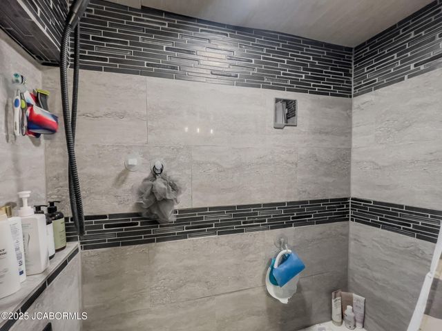 305 W HILLCREST AVENUE, Holts Summit, MO 65043