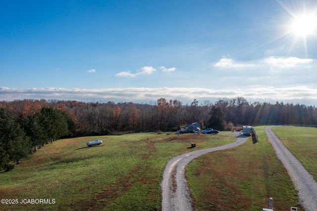 305 W HILLCREST AVENUE, Holts Summit, MO 65043