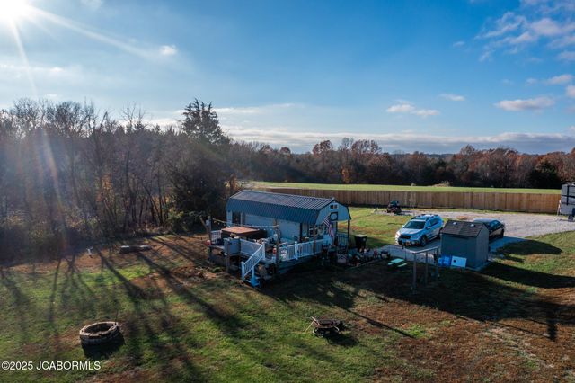 305 W HILLCREST AVENUE, Holts Summit, MO 65043