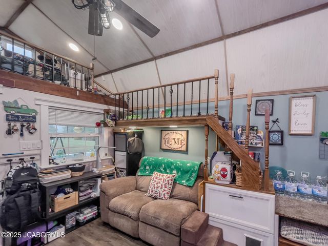 305 W HILLCREST AVENUE, Holts Summit, MO 65043