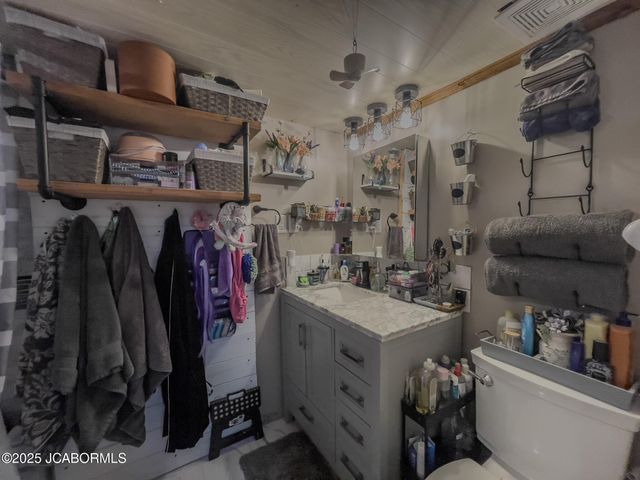 305 W HILLCREST AVENUE, Holts Summit, MO 65043