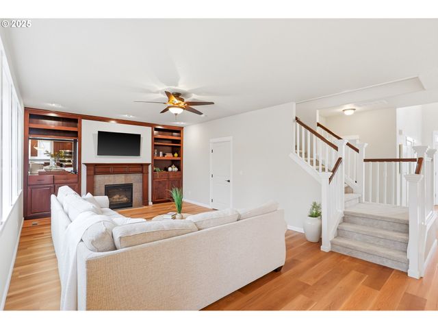 368 N FAIRWAY St, Newberg, OR 97132