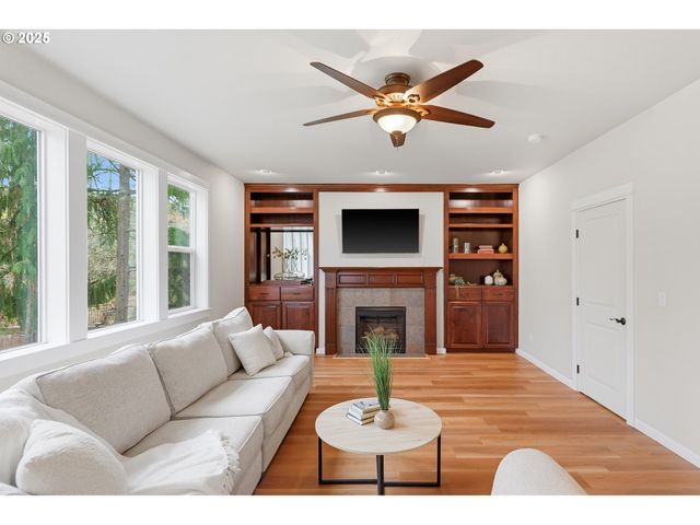 368 N FAIRWAY St, Newberg, OR 97132