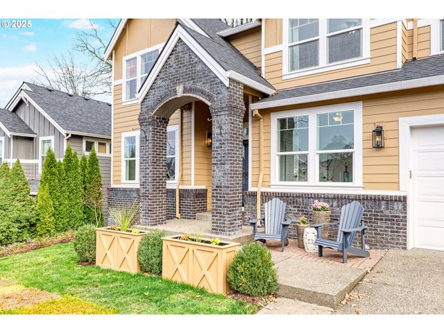 368 N FAIRWAY St, Newberg, OR 97132