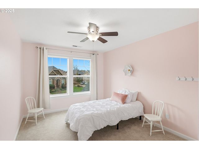 368 N FAIRWAY St, Newberg, OR 97132