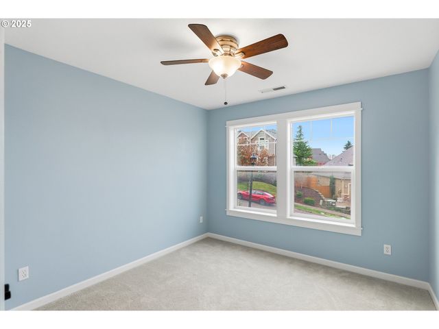 368 N FAIRWAY St, Newberg, OR 97132