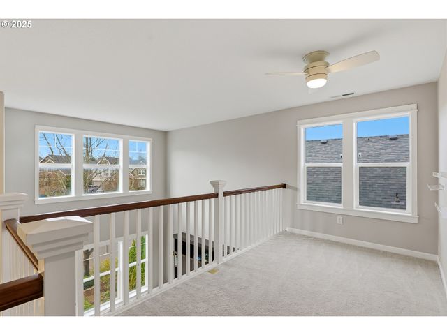 368 N FAIRWAY St, Newberg, OR 97132