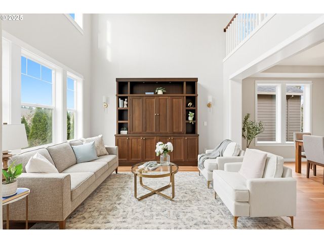 368 N FAIRWAY St, Newberg, OR 97132