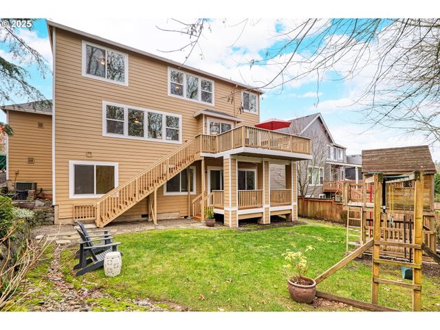 368 N FAIRWAY St, Newberg, OR 97132