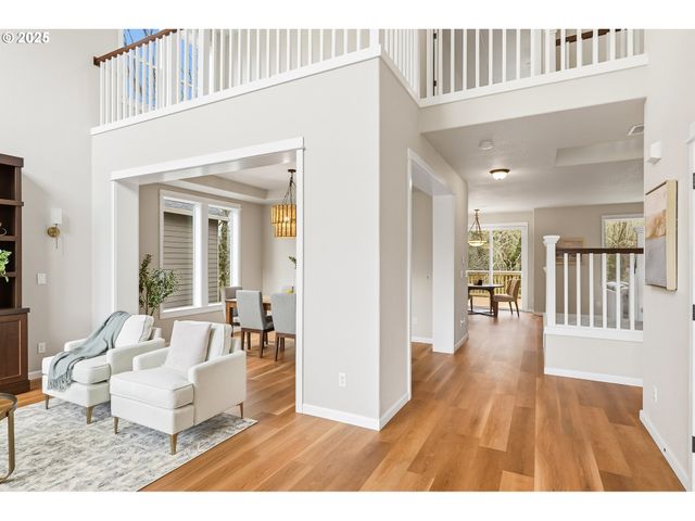 368 N FAIRWAY St, Newberg, OR 97132