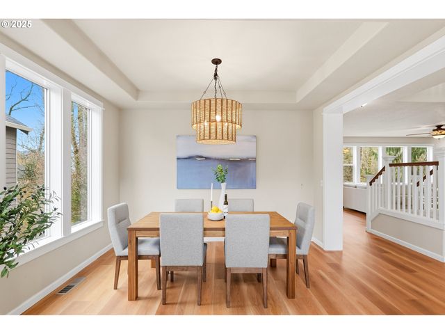 368 N FAIRWAY St, Newberg, OR 97132