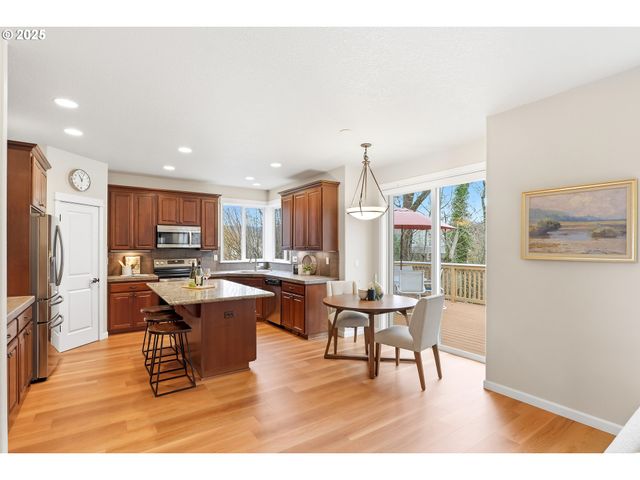 368 N FAIRWAY St, Newberg, OR 97132