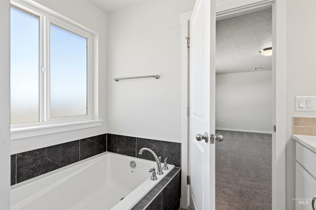 10768 Armuth St, Caldwell, ID 83605