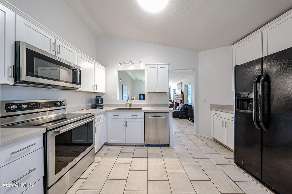 8521 W MAUNA LOA Lane, Peoria, AZ 85381 — photo 2