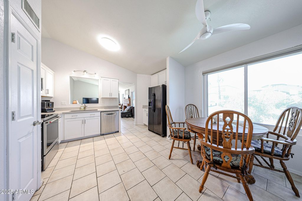 8521 W MAUNA LOA Lane, Peoria, AZ 85381 — photo 3