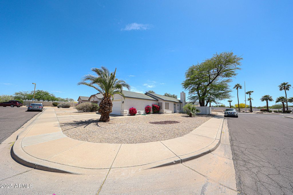 8521 W MAUNA LOA Lane, Peoria, AZ 85381 — photo 5