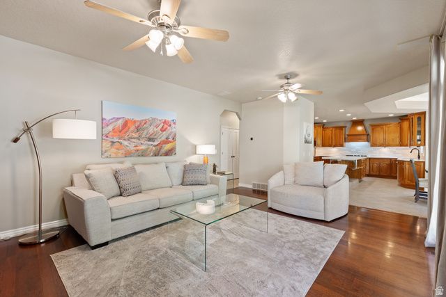11486 S MARKRIDGE CIR, South Jordan, UT 84095