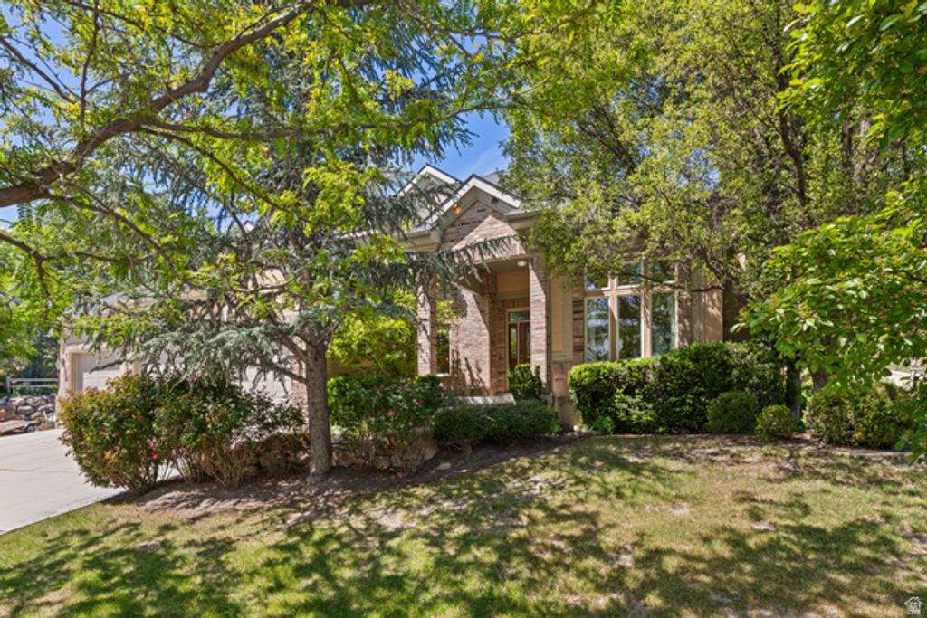 Image 2 of property listing at 11486 S MARKRIDGE CIR, South Jordan, UT 84095