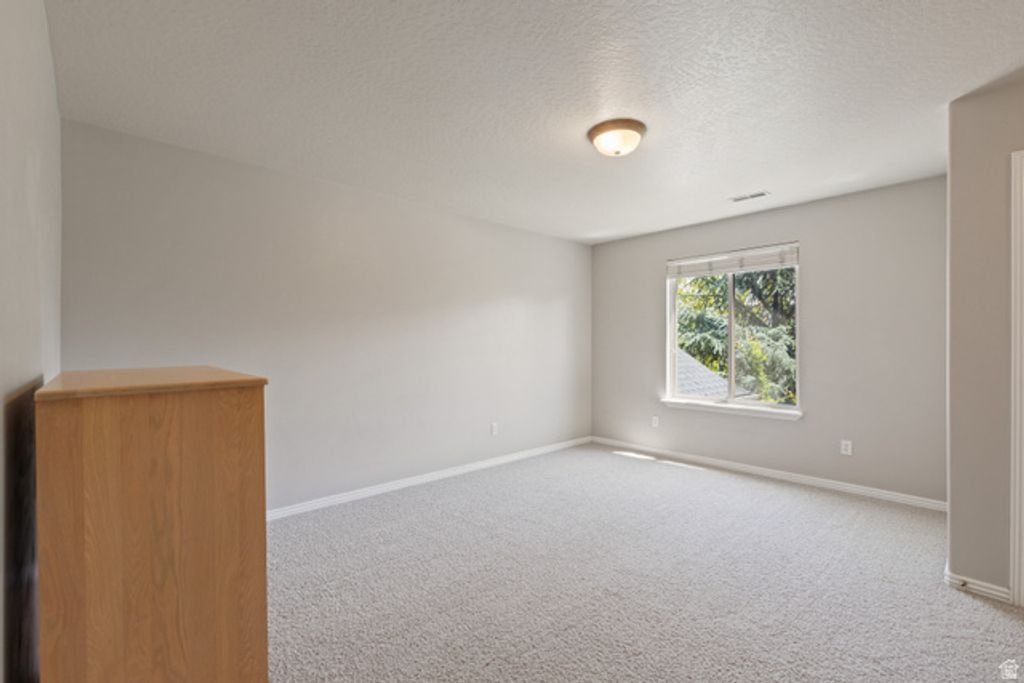 Image 34 of property listing at 11486 S MARKRIDGE CIR, South Jordan, UT 84095