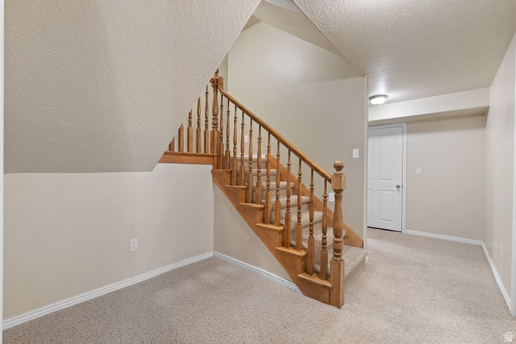 Image 40 of property listing at 11486 S MARKRIDGE CIR, South Jordan, UT 84095