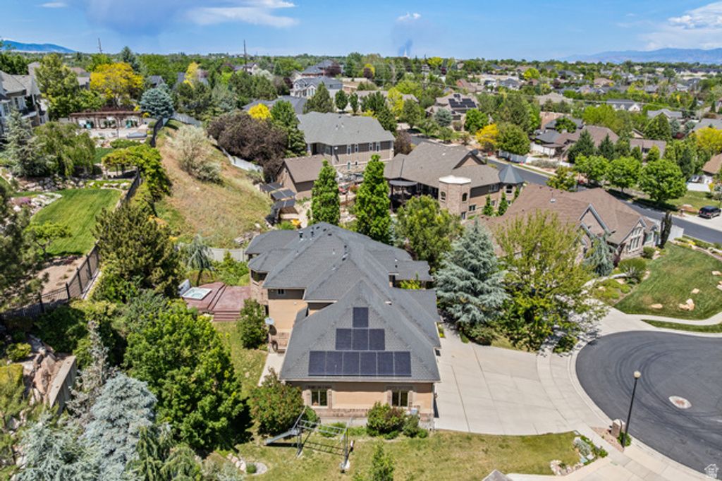 Image 60 of property listing at 11486 S MARKRIDGE CIR, South Jordan, UT 84095
