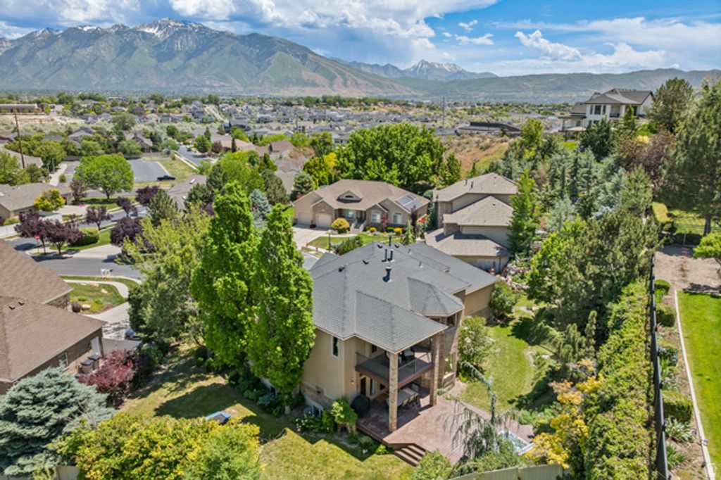 Image 61 of property listing at 11486 S MARKRIDGE CIR, South Jordan, UT 84095