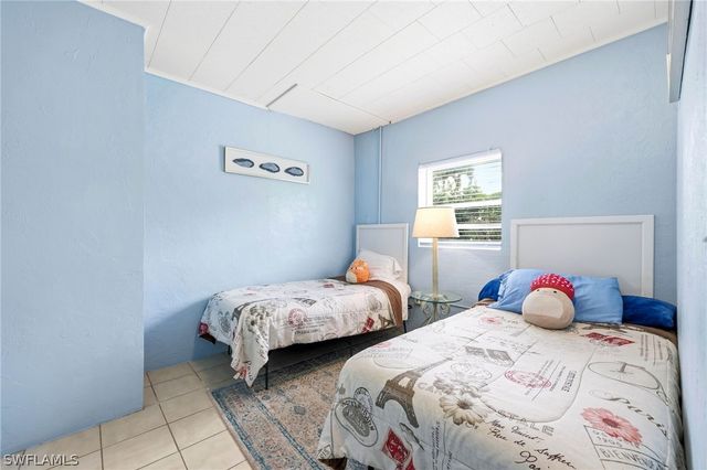 2347 Harbor RD, Naples, FL 34104