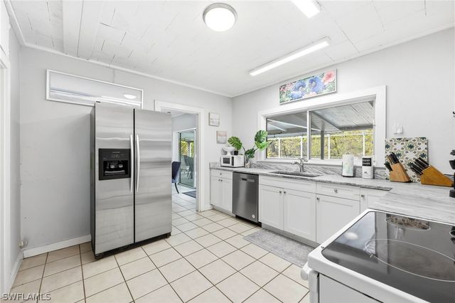 2347 Harbor RD, Naples, FL 34104