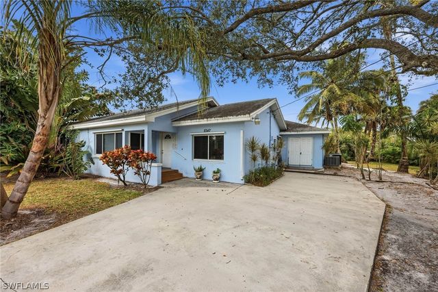 2347 Harbor RD, Naples, FL 34104