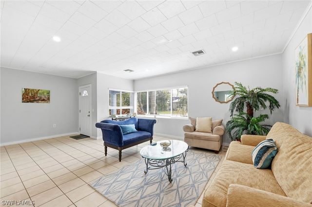 2347 Harbor RD, Naples, FL 34104