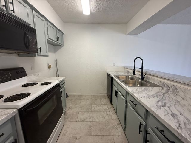 9813 Walnut Street 302, Dallas, TX 75243