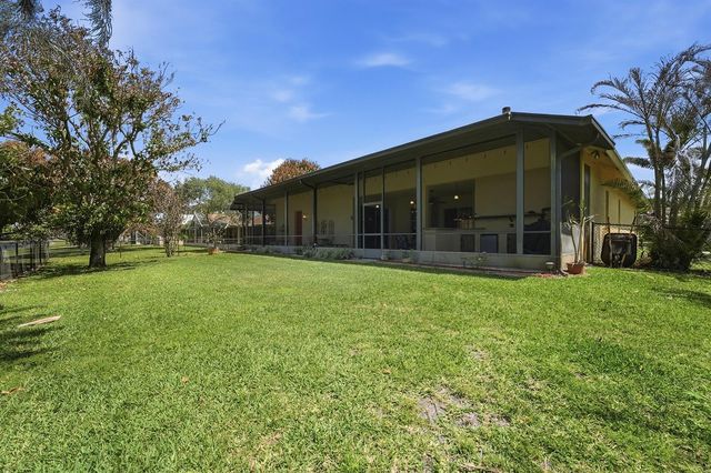 2199 SE Heathwood Circle, Port St. Lucie, FL 34952