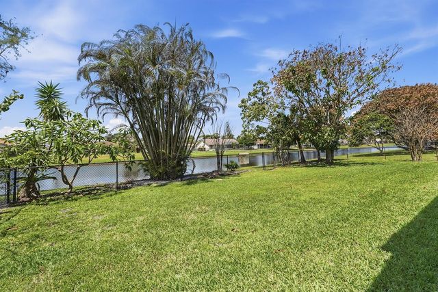 2199 SE Heathwood Circle, Port St. Lucie, FL 34952